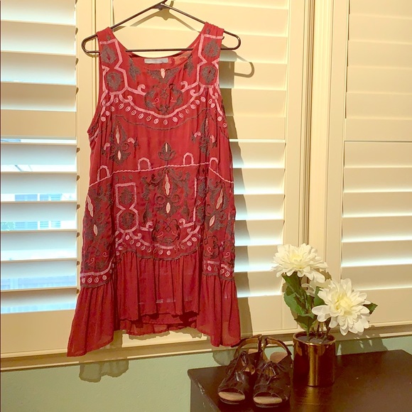 Embroidered tunic. - Picture 2 of 2